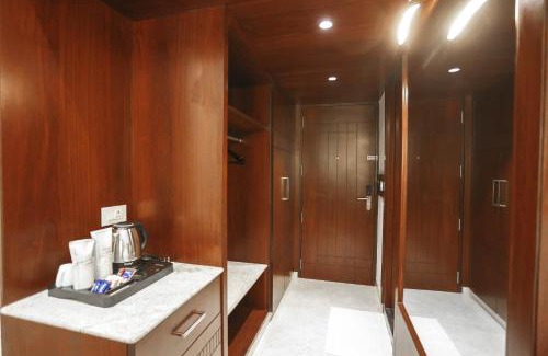 Uttukuli Hotel | Hotel Lakshmi Towers