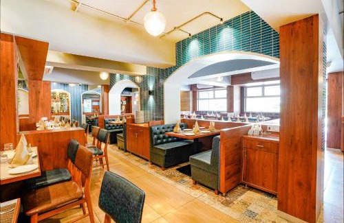 Ghansoli Hotel | Hotel Landmark Aura