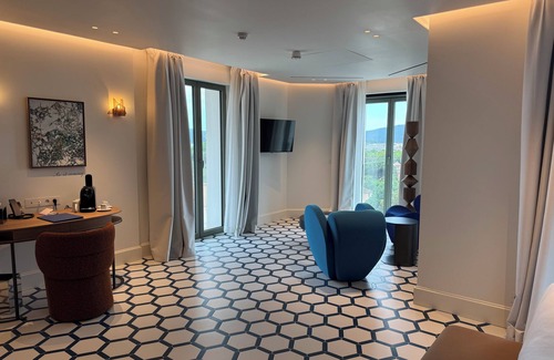 Les Restanques Hotel | HOTEL LE CHATEAU ROSE