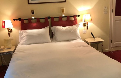 Yvoy-le-Marron Hotel | Hotel Le Cheval Blanc