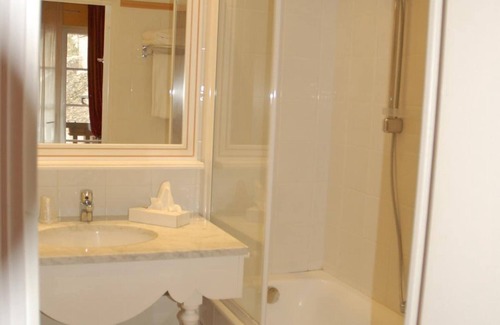Yvoy-le-Marron Hotel | Hotel Le Cheval Blanc