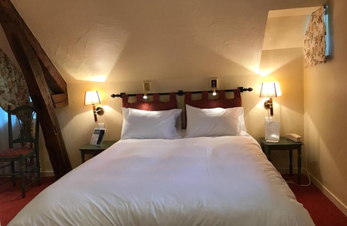 Yvoy-le-Marron Hotel | Hotel Le Cheval Blanc