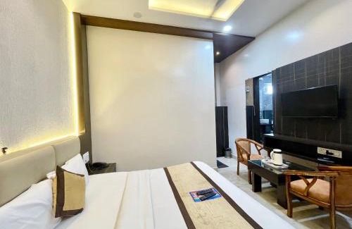 Haridwar Hotel | HOTEL LE GRACE ! HARIDWAR होटल ले ग्रेस, ஹோட்டல் லீ கிரேஸ் fully-Air-Conditioned-hotel, lift-wifi-and-Parking-availability near Ganga Ghaat and Mansa Devi Temple