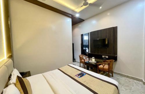 Haridwar Hotel | HOTEL LE GRACE ! HARIDWAR होटल ले ग्रेस, ஹோட்டல் லீ கிரேஸ் fully-Air-Conditioned-hotel, lift-wifi-and-Parking-availability near Ganga Ghaat and Mansa Devi Temple - 2