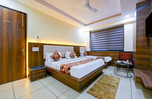 Karol Bagh Hotel | Hotel Le Grand - Walk-in from RK Ashram Metro Station