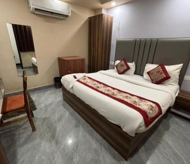 Noida Hotel | Hotel Lemonwood Suites - Noida Sector 104