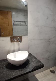 Paharganj Hotel | Hotel Leo