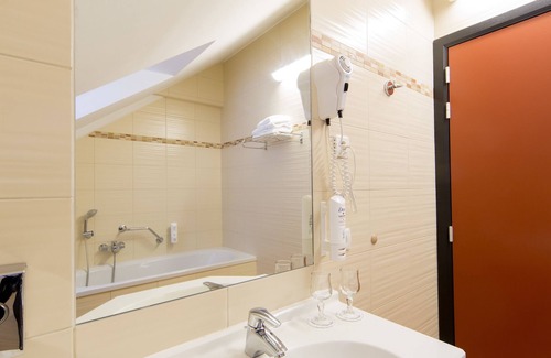 Bastogne Hotel | Hotel Leo Station et Annexes