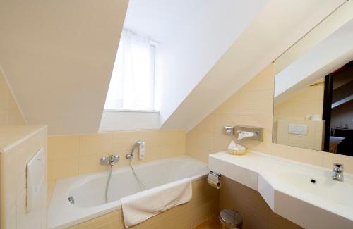 Bastogne Hotel | Hotel Leo Station, Villa et Annexes