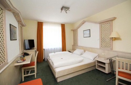 Munchner Freiheit Hotel | Hotel Leopold