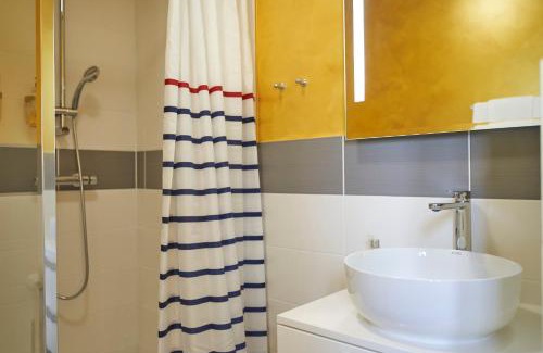 Servieres-le-Chateau Hotel | HOTEL Les Contes de Bruyeres