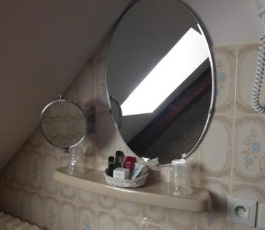 Saint-Julien-en-Champsaur Hotel | Hotel Les Chenets