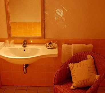 Tarascon Hotel | Hotel Les Mazets Des Roches