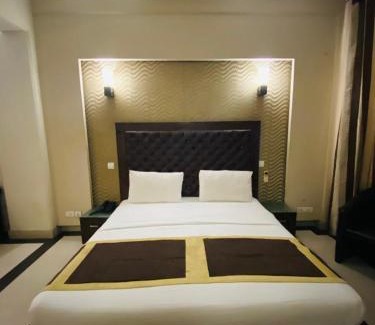 Kalkaji Hotel | Hotel Lloyd Residency Nehru Place