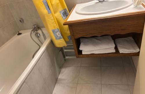 Precy-sous-Thil Hotel | hotel Loriot