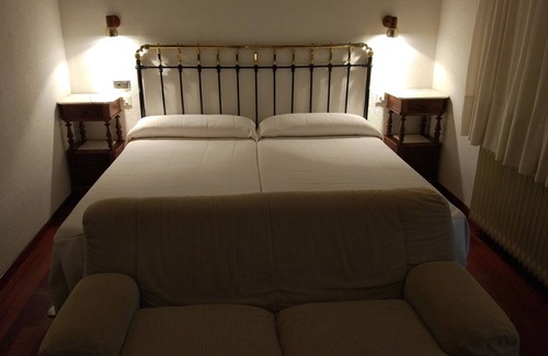 Puebla de Sanabria Hotel | Hotel Los Perales