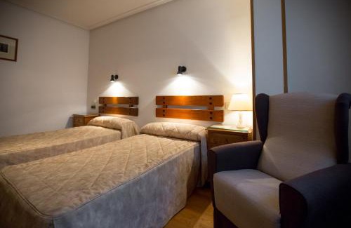 Puebla de Sanabria Hotel | Hotel Los Perales