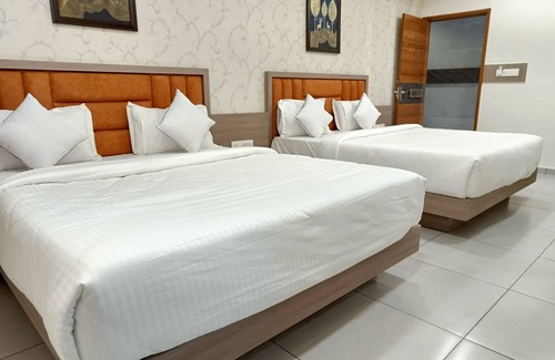 Vallabh Vidhyanagar Hotel | Hotel Lotus