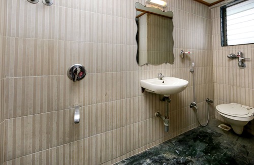 Malad East Hotel | Hotel Lucky Goregaon