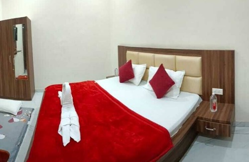 Jhansi Hotel | Hotel Lucky Guest House