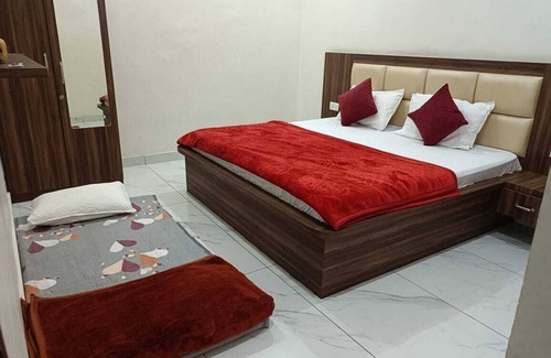 Jhansi Hotel | Hotel Lucky Guest House