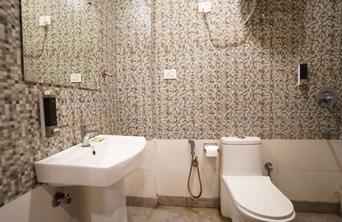 Pashim Vihar Hotel | Hotel Lyf Corporate Suites - Peera Garhi