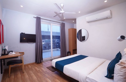 Pashim Vihar Hotel | Hotel Lyf Corporate Suites Meera Bagh
