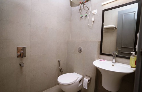 Pashim Vihar Hotel | Hotel Lyf Corporate Suites Meera Bagh