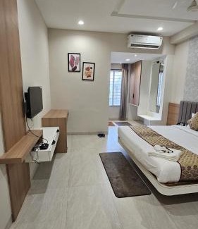 Khandwa Hotel | Hotel Maa Bhagwati Palace
