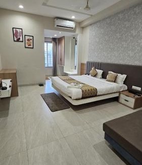 Khandwa Hotel | Hotel Maa Bhagwati Palace