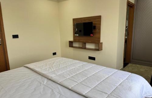Kakinada Hotel | HOTEL MADHAVA RESiDENCY