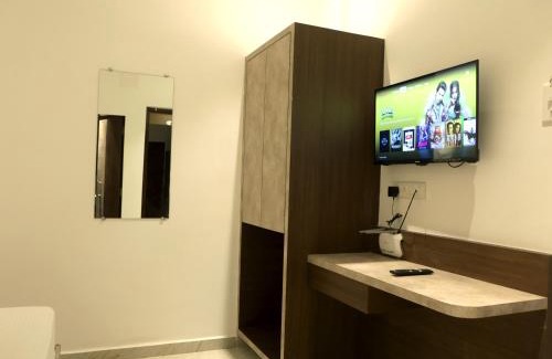 Dombivli East Hotel | Hotel Majestic