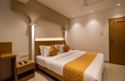 Malad West Hotel | Hotel Malad Inn opposite Malad Railway Station