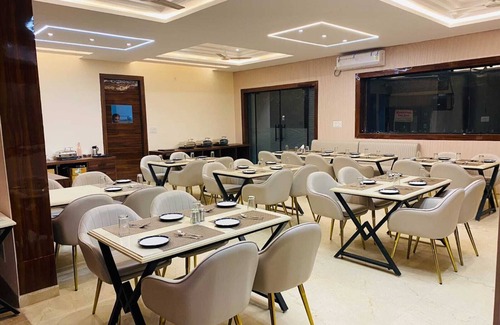 Vrindavan Hotel | Hotel Mango Tree, Vrindavan