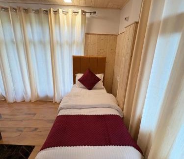 Bhatwari Hotel | HOTEL MANISHA
