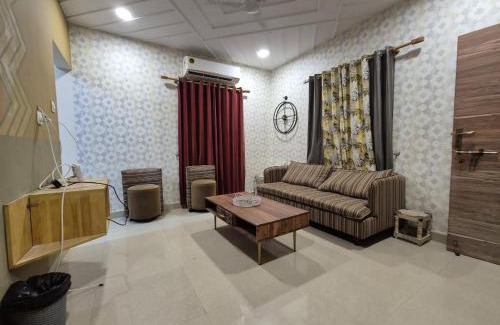 Vadanemelli Hotel | Hotel Manjula INN