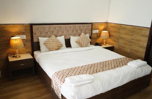 Pashim Vihar Hotel | Hotel Mannat Bhera Enclave