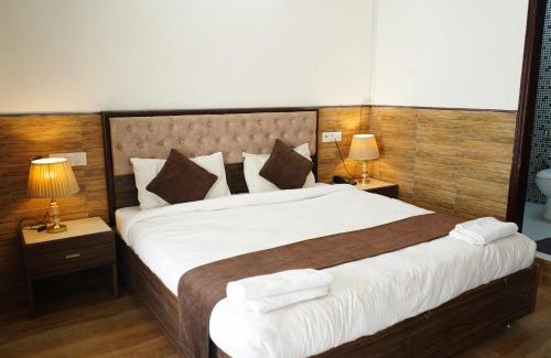 Pashim Vihar Hotel | Hotel Mannat Bhera Enclave