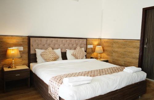 Pashim Vihar Hotel | Hotel Mannat Bhera Enclave