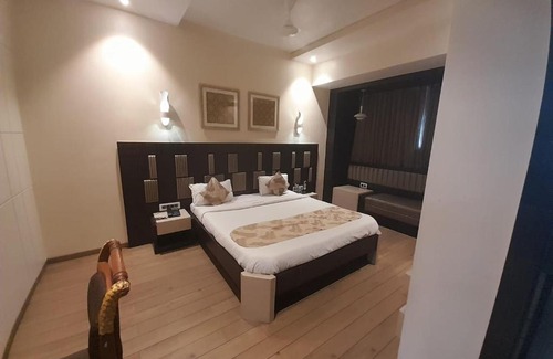 Amarnath Hotel | Hotel Mayur by WB Inn