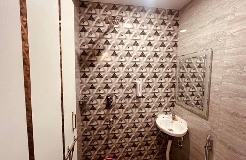 New Delhi Hotel | Hotel Metro View Adarsh Nagar Metro