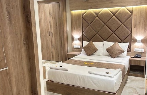Goregaon East Hotel | Hotel MIG SUITES