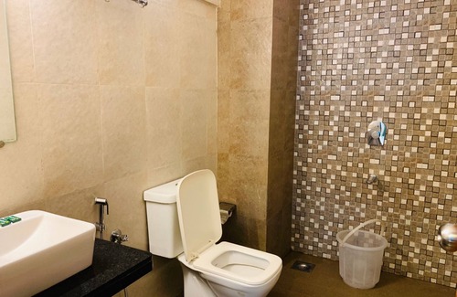 Caranzalem Hotel | Hotel Miramar, Miramar Beach, Goa