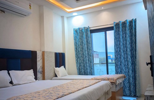 Omkareshwar Hotel | Hotel Moad Mudgal Palace
