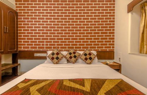 Prabhadevi Hotel | Hotel Mogul Palace - Near Masjid Bunder Mumbai