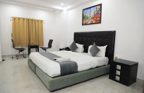 Dwarka Hotel | Hotel Moon Residency Near Yashobhoomi Convention Centre