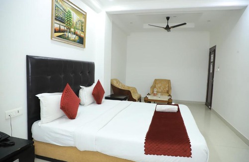 Dwarka Hotel | Hotel Moon Residency Near Yashobhoomi Convention Centre