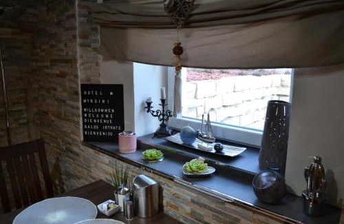 Kirchentellinsfurt Hotel | Hotel Myrsini