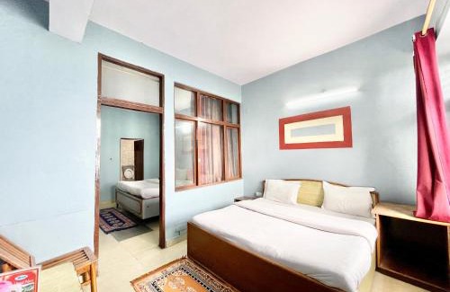 The Mall Road Hotel | HOTEL NAND PALACE ! MUSSOORIE होटल नंद पैलेस હોટેલ નંદ પેલેસ ஹோட்டல் நந்த் பேலஸ் near mall road hotel-with-mountain-view Spacious-Room-with-wi-fi-and-Parking-availability, best hotel in Mussoorie