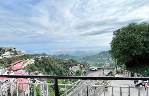 The Mall Road Hotel | HOTEL NAND PALACE ! MUSSOORIE होटल नंद पैलेस હોટેલ નંદ પેલેસ ஹோட்டல் நந்த் பேலஸ் near mall road hotel-with-mountain-view Spacious-Room-with-wi-fi-and-Parking-availability, best hotel in Mussoorie
